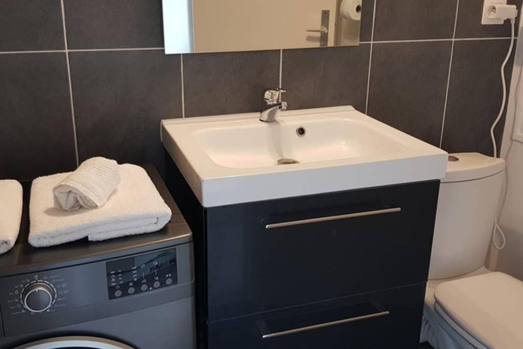 Beau Studio Renove 30M2 Balcon Vue Paris+Parking Exterior photo