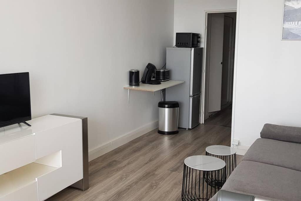 Beau Studio Renove 30M2 Balcon Vue Paris+Parking Exterior photo