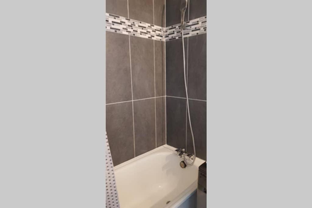 Beau Studio Renove 30M2 Balcon Vue Paris+Parking Exterior photo